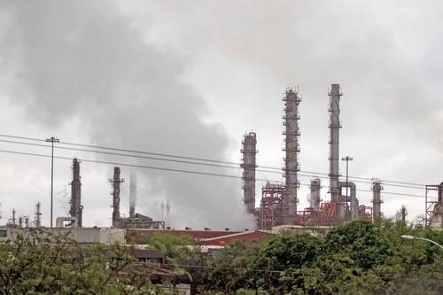 Refinería de Pemex en NL. Foto Cuartoscuro /Archivo
