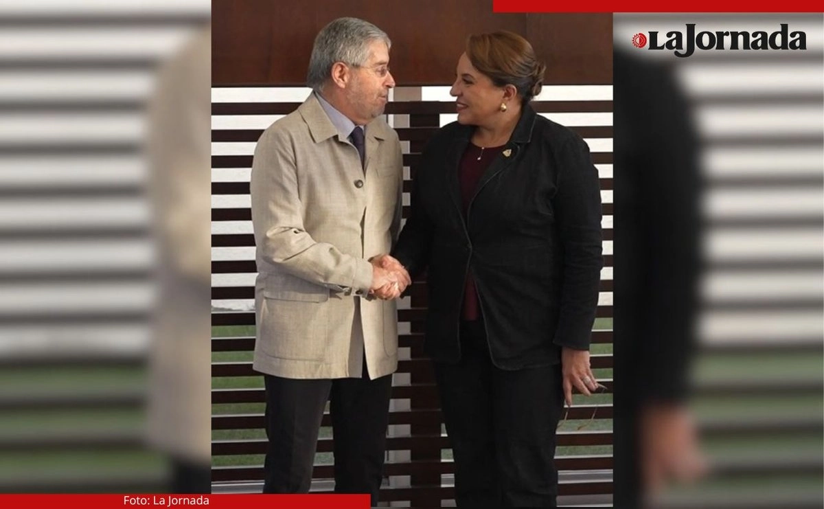 Castro Sarmiento arribó alrededor de las 17:11 horas a la Base Aérea Militar Número 19 del Aeropuerto Internacional de la Ciudad de México. Ella y su comitiva fueron recibidas por el canciller Juan Ramón de la Fuente.