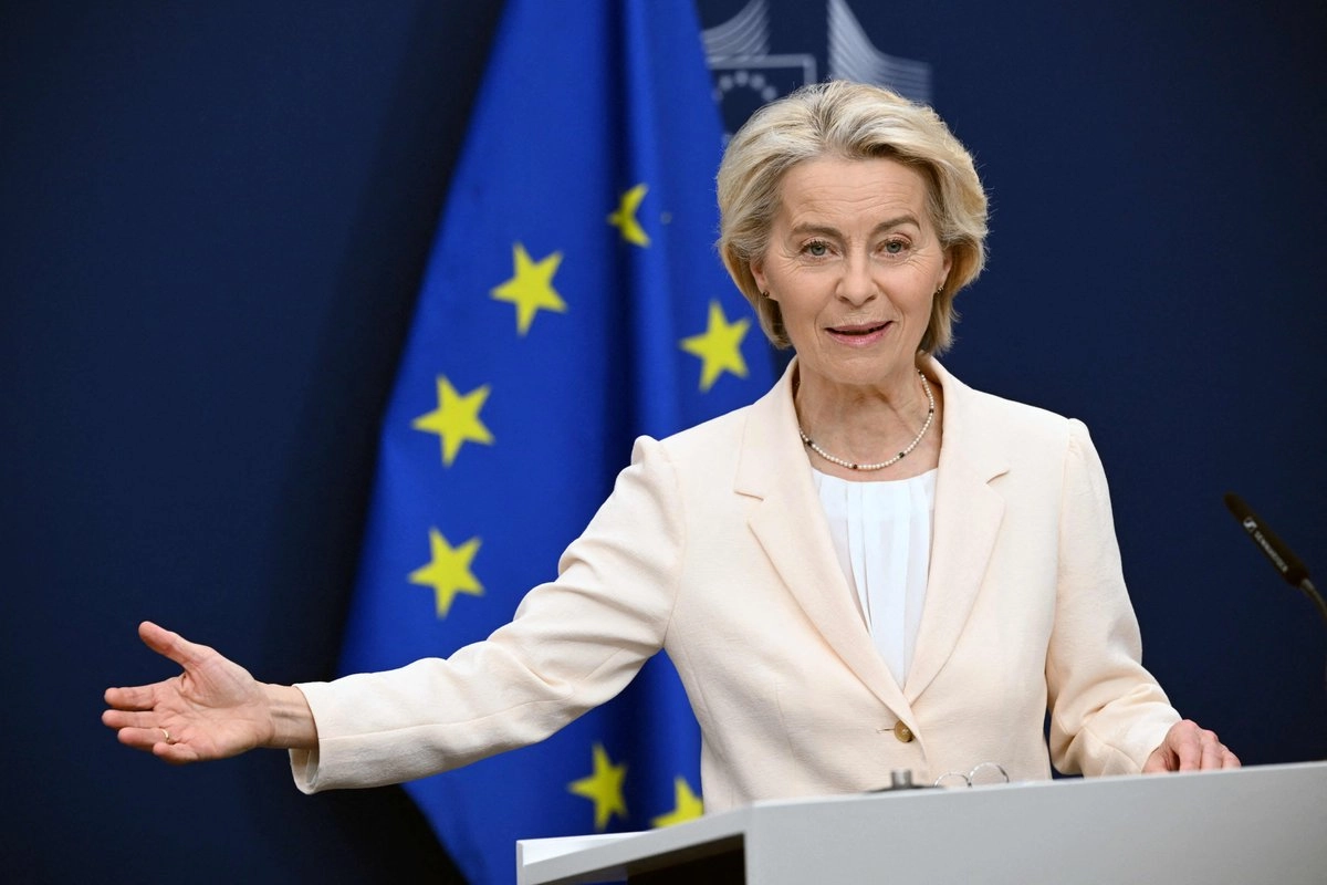 Ursula von der Leyen, presidenta de la Comisión Europea, da una conferencia de prensa en la sede de la Unión Europea en Bruselas, Bélgica, el 9 de octubre de 2025. Foto  