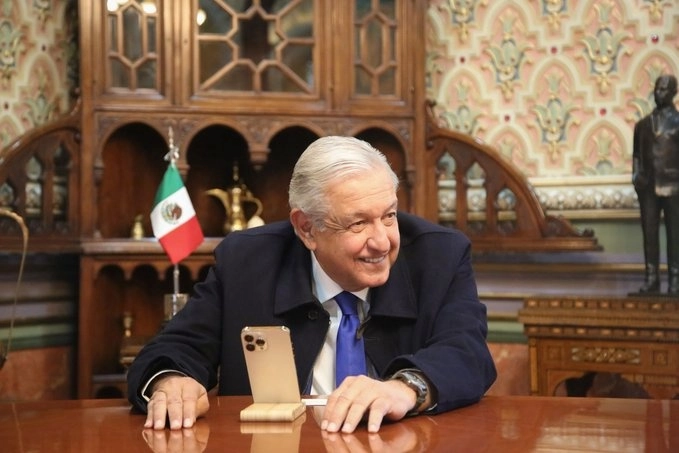 “Hablé por teléfono para felicitar a la presidenta electa de Honduras, Xiomara Castro. Es un gusto poder trabajar en coordinación con una mujer perseverante y defensora de causas justas. Enhorabuena para su pueblo”, escribió el presidente López Obrador en su cuenta de Twitter. Foto tomada del Twitter de @lopezobrador_