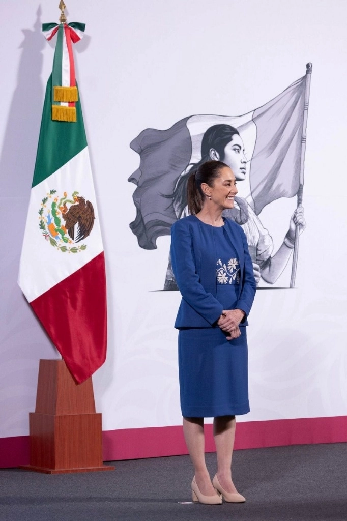 La presidenta Claudia Sheinbaum señaló que las coquizadoras de Salina Cruz y Tula reducirán la producción de combustóleo y privilegiarán la refinación de gasolinas de menor contaminación. Foto Cuartocuro / Archivo