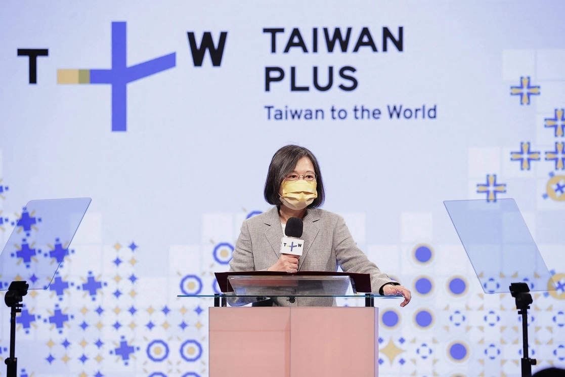 Tsai Ing-wen, presidenta de Taiwán aseguró que la isla mejorará sus defensas, en medio de la tensión creciente con China. Foto Afp  
