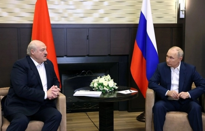 Lukashenko ha dicho que recibir las armas nucleares rusas en su país tiene por objeto disuadir una agresión de Polonia. Foto Ap / archivo