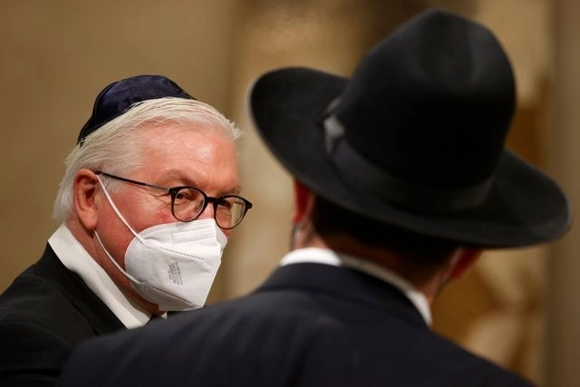 El presidente de Alemania, Frank-Walter Steinmeier (izq). Foto Afp