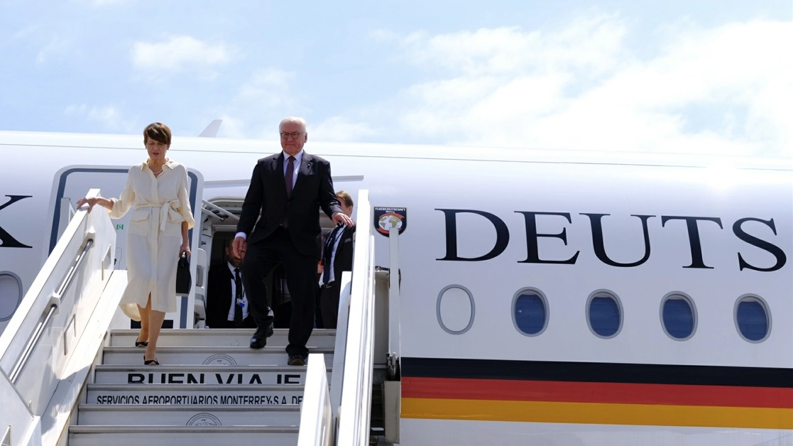 El presidente de Alemania, Frank-Walter Steinmeier, y su esposa, Elke Büdenbender al llegar a Jalisco. Foto Gobierno de Jalisco