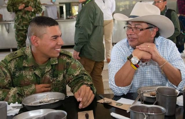 "Todos los bienes de tipo agrario deben ponerse a producir y deben ser entregados al campesinado" a través de "arriendos baratos" que les permitan "tener rentabilidad en los cultivos", Gustavo Petro. Foto Afp