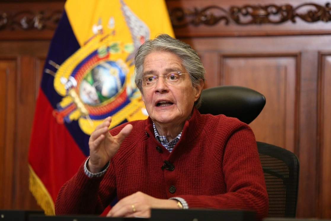 El presidente ecuatoriano, Guillermo Lasso se sometió a un procedimiento quirúrgico en EU para extraer un melanoma de su párpado inferior derecho. Foto Europa Press