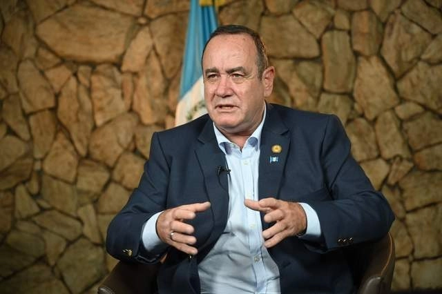 La resolución de Alejandro Giammattei da al gobierno la posibilidad de intervenir e incluso disolver las ONGs. Foto  Afp

