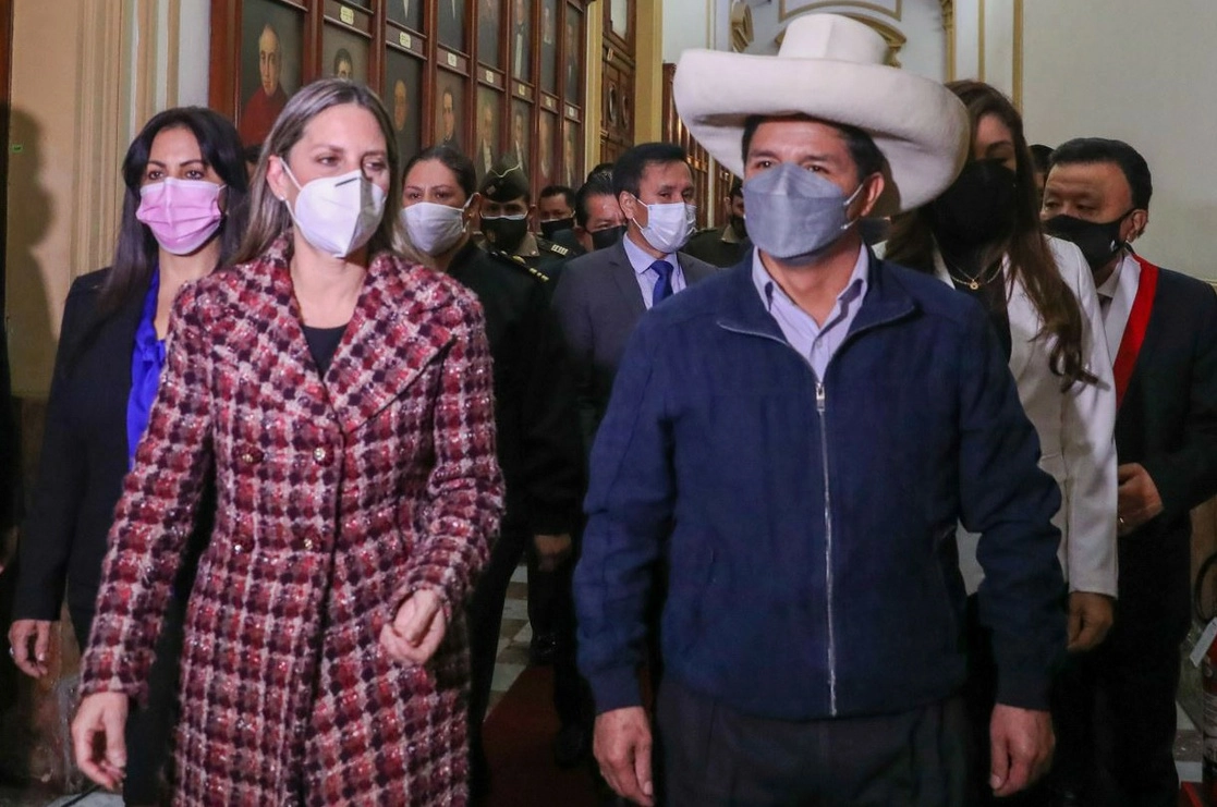 Pedro Castillo, presidente de Perú y María Alva, presidenta del Congreso. Foto Xinhua  