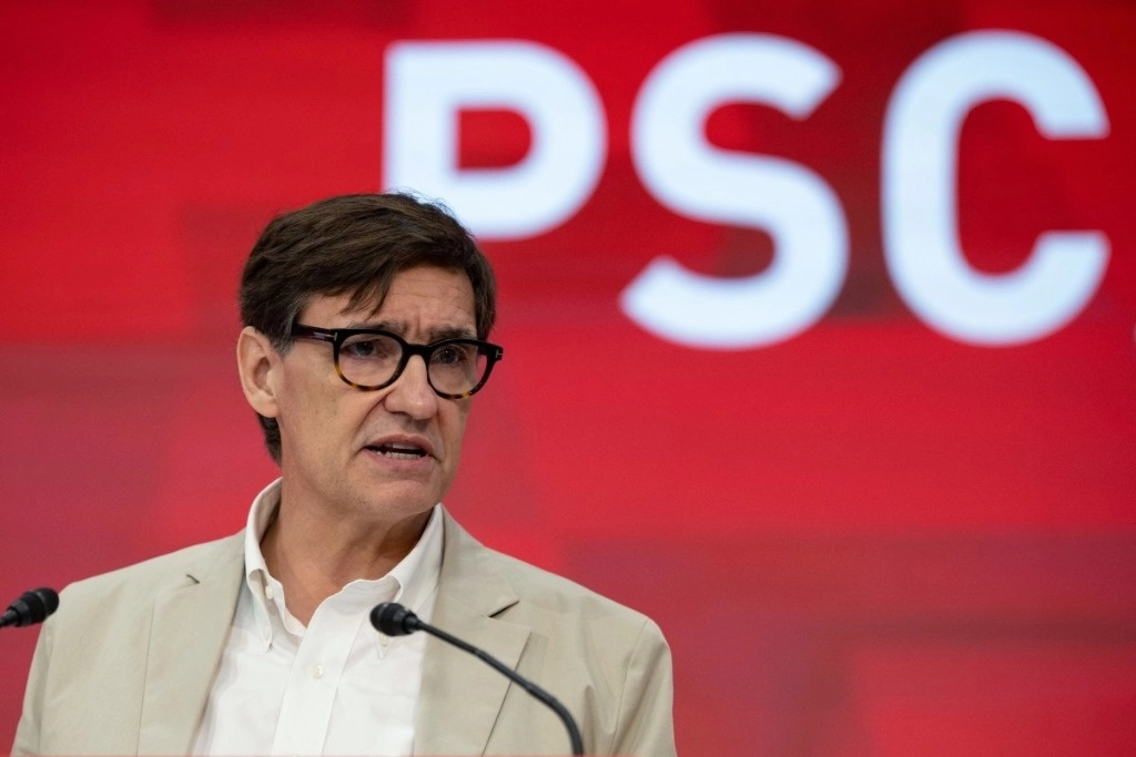 El primer secretario del Partido Socialista de Cataluña (PSC), Salvador Illa, pronuncia un discurso durante una reunión extraordinaria del Comité Ejecutivo del PSC, ​​el 3 de agosto de 2024. Foto Afp