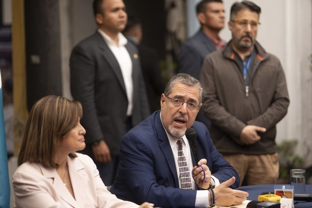 El presidente electo de Guatemala, Bernardo Arévalo durante conferencia de prensa. Foto Ap