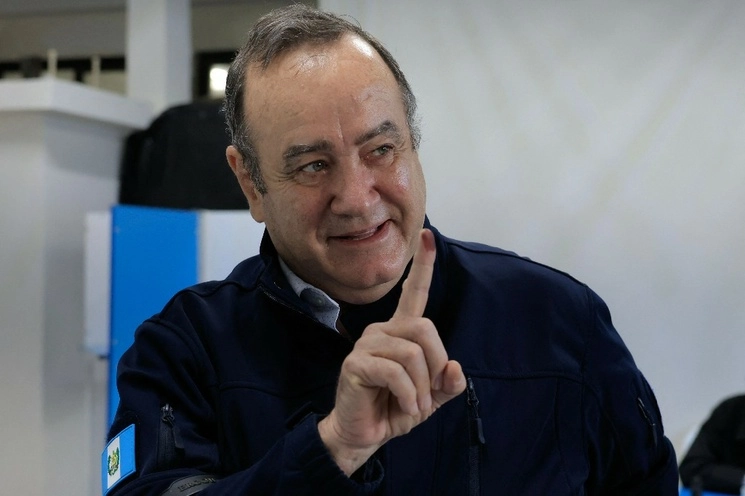 Alejandro Giammattei, presidente de Guatemala, luego de votar la segunda vuelta de la elección presidencial. Foto Afp