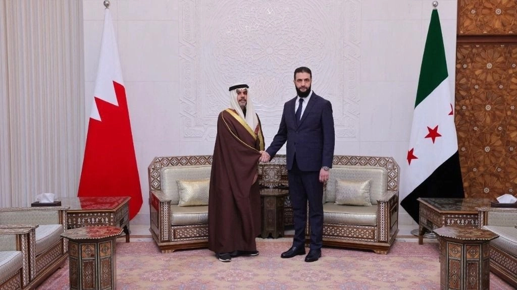 os ministros de Relaciones Exteriores, Assaad al Shaibani, y de Defensa, Mourhaf Abu Qasra, fieles a Al Sharaa, conservan su puesto en el nuevo Ejecutivo, según la televisión estatal.