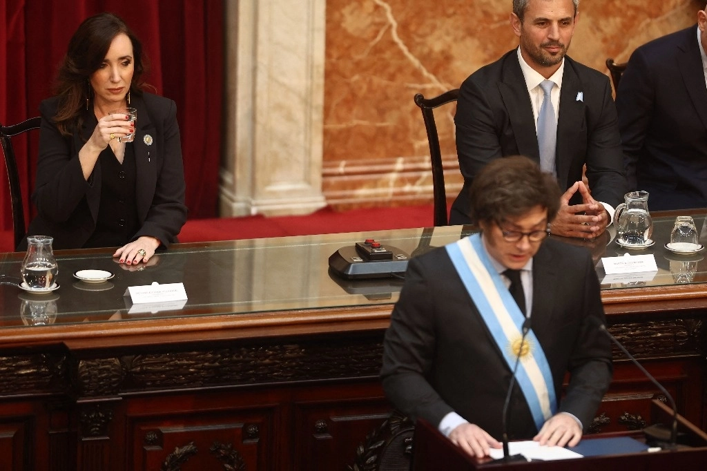 El presidente argentino Javier Milei, presentó ante el Congreso el proyecto de presupuesto 2025. Foto Afp