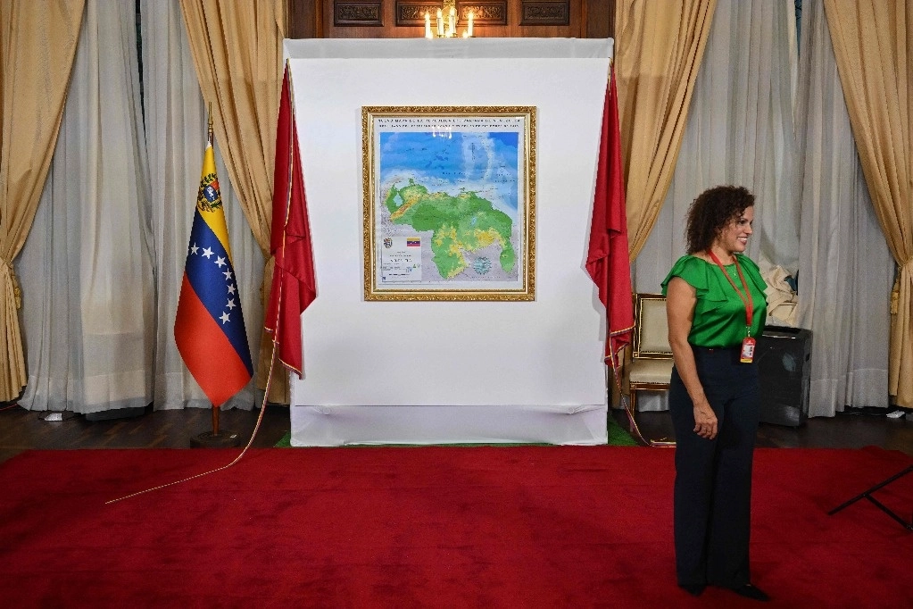 En la Asamblea Nacional de Venezuela fue presentado un nuevo mapa del país, donde se observa la integración del territorio de Esequibo, en disputa con Guyana. Foto Afp.