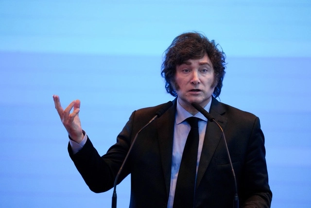 El presidente de Argentina, Javier Milei se refirió despectivamente a sus homólogos de México y Colombia. Foto Afp