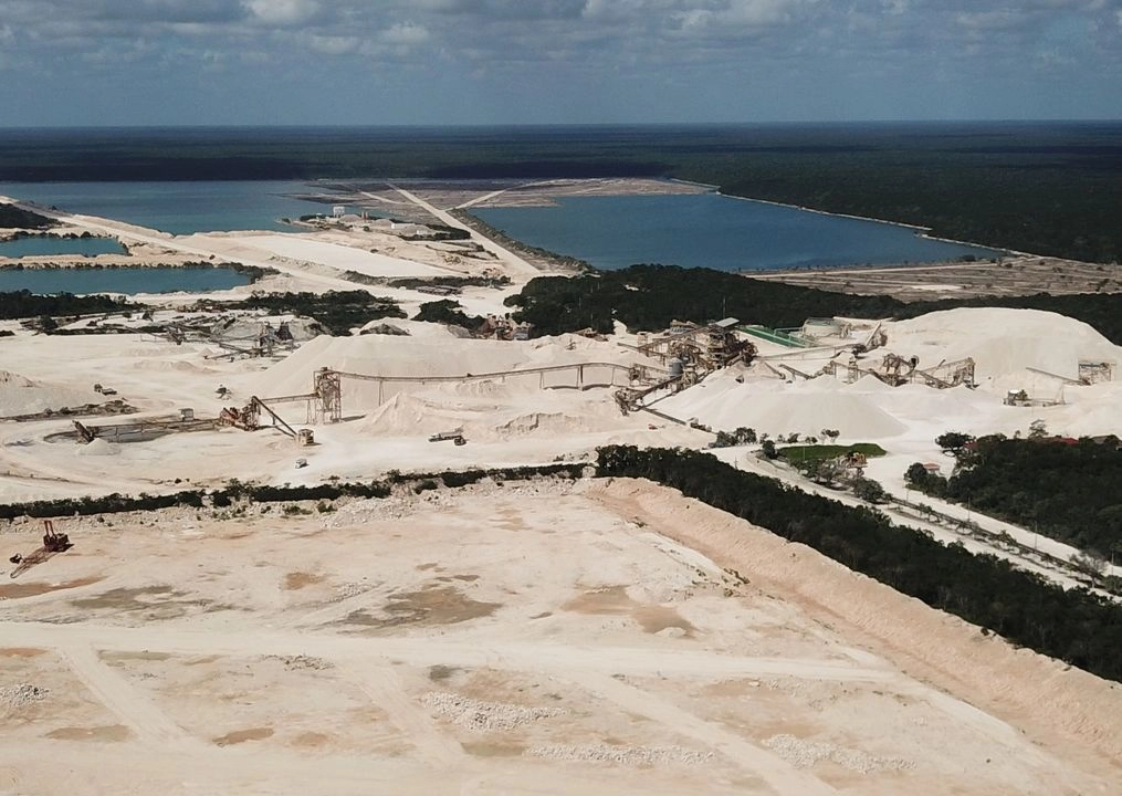 Congresistas estadunidenses demandaron a Donald Trump presionar al gobierno de México para que Calica, filial de Vulcan Materials Company, reanude la explotación de materiales pétreos en Playa del Carmen, Quintana Roo. 