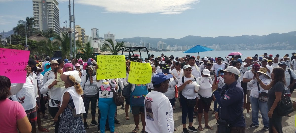 Los manifestantes comenzaron a efectuar bloqueos intermitentes sobre la Costera a la altura del Asta Bandera, en el acceso a la playa Papagayo.