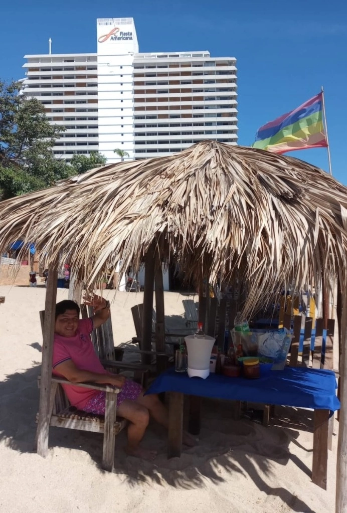Turistas en las playas de Acapulco este 27 de marzo de 2024. Foto cortesía Javier Gastelum Aguirre