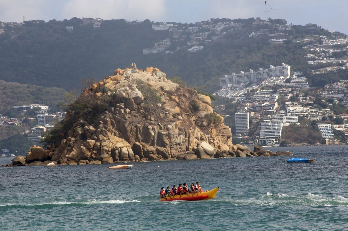 Representantes y propietarios de bares, hoteles y restaurantes pidieron dar mantenimiento a diversos puntos de Acapulco, a menos de dos semanas de realizarse el Tianguis Turístico. Foto Cuartoscuro / Archivo