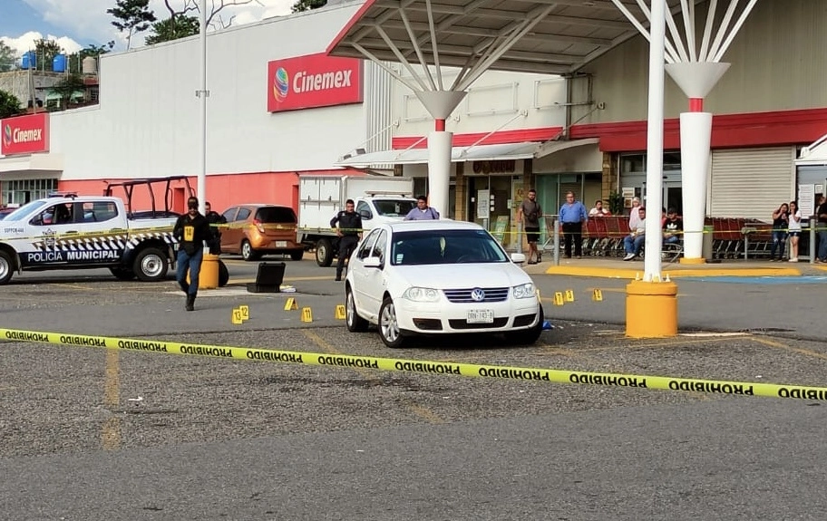 El hombre fue asesinado en el estacionamiento de un supermercado en Tapachula, Chiapas, el 8 de octubre de 2023. Foto 'La Jornada'