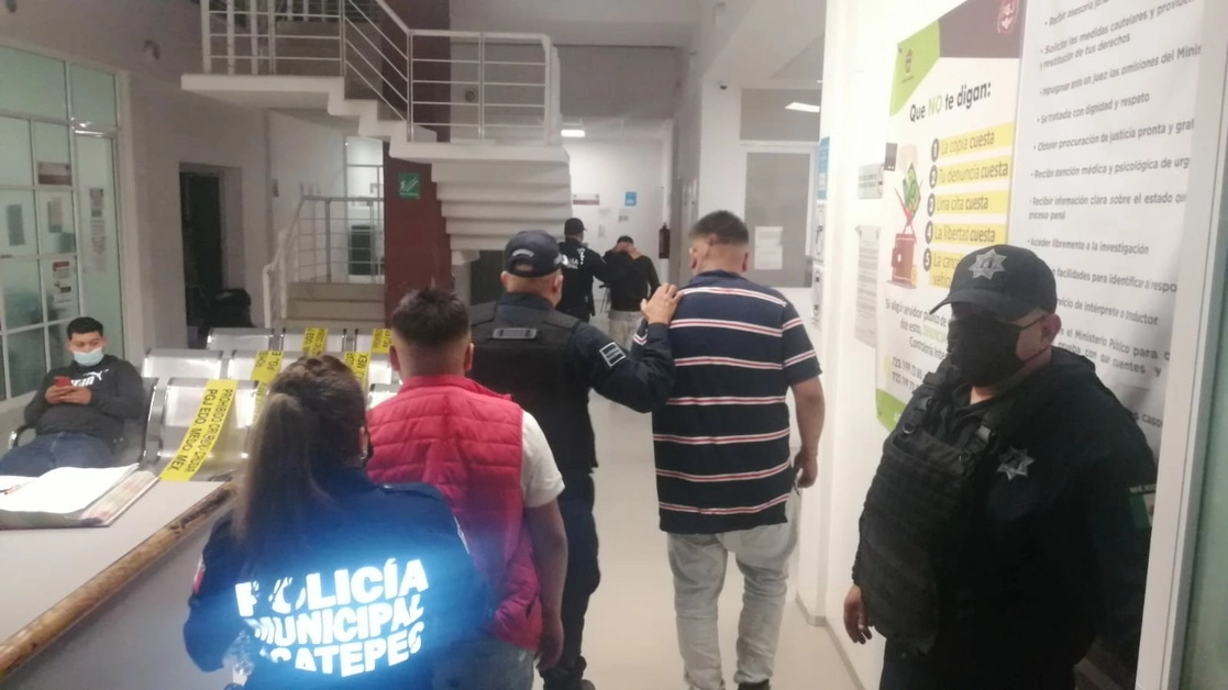 Entre los tres detenidos por disparar a policías de Ecatepec, se encuentra un menor. Foto La Jornada