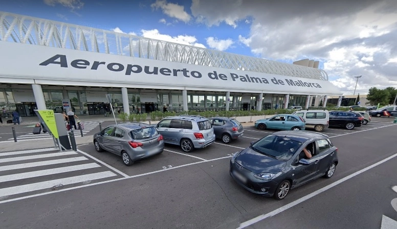 Unas 20 personas huyeron del avión en el que viajaban a Marruecos cuando este aterrizo de emergencia en el aeropuerto de Palma de Mallorca. Foto Tomada de Google Maps