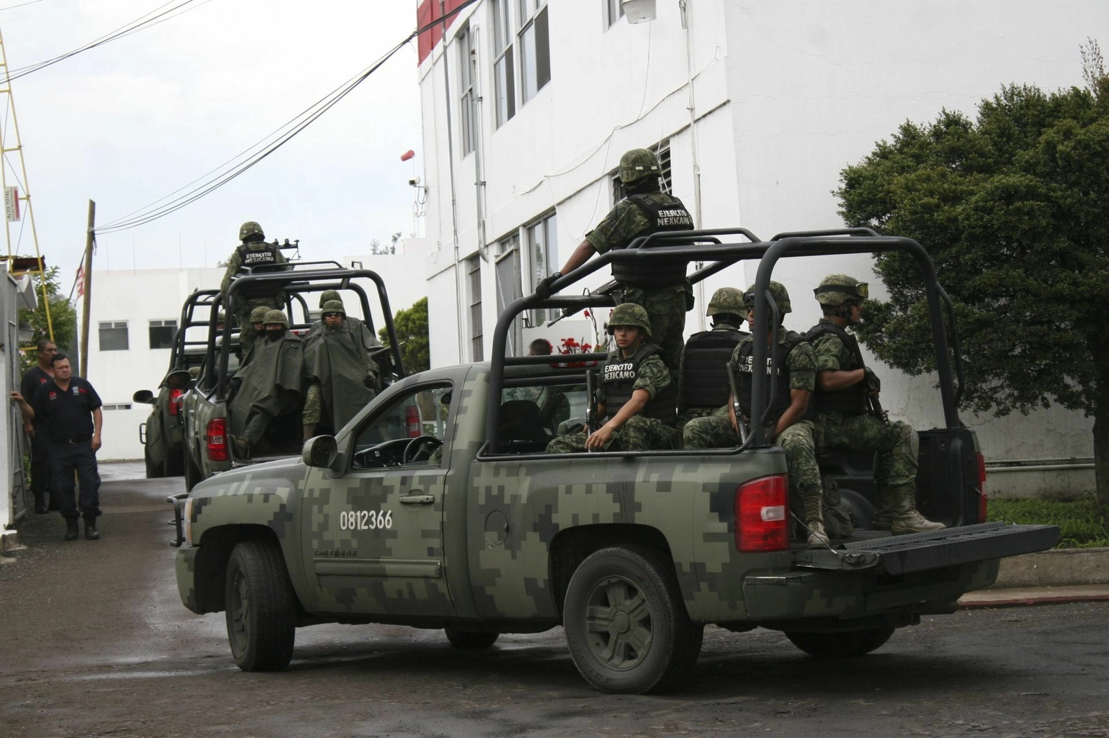 Nuevos enfrentamientos en Michoacan extraoficial - Página 5 Presuntos-sicarios-y-soldados-se-enfrentan-en-mugica-michoacan-3692html-michoacanjpg-9078html-adda22f2-5b58-40b4-ab8e-9a2dc67ab7d4