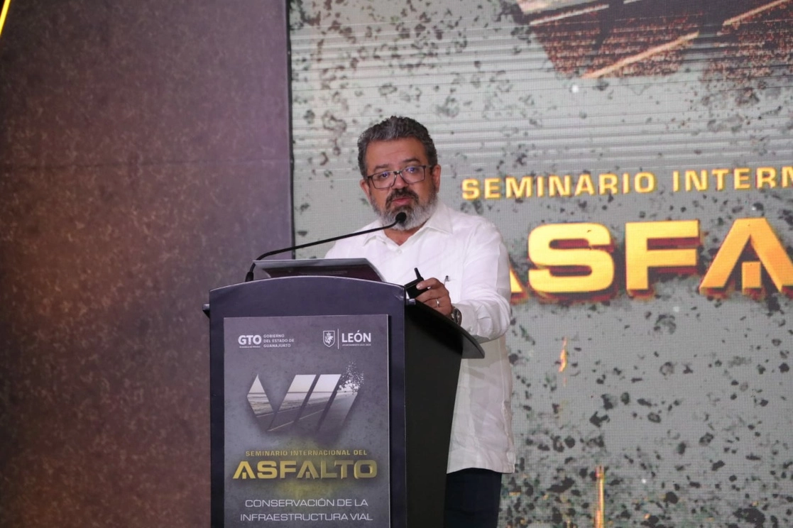 Jorge Nuño Lara al inaugurar el VII Seminario
Internacional del Asfalto/ Conservación de la Infraestructura Vial. Foto SICT