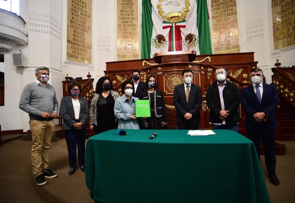 La Secretaría de Administración y Finanzas entregó del paquete económico 2021 al Congreso de la Ciudad de México. Foto tomada del Twitter del @Congreso_CdMex 