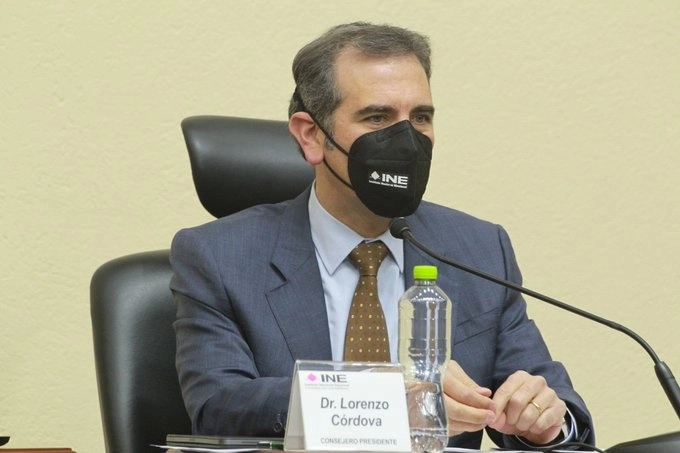 Lorenzo Córdova, consejero presidente del INE, aseveró que en las últimas semanas se aprobaron partidas por 117 millones de pesos para la organización de una eventual revocación de mandato, lo cual, "va en sentido contrario a lo que se ha comentado de que el INE boicotea este ejercicio", el 10 de noviembre de 2021. Foto tomada del Twitter del @INEMexico