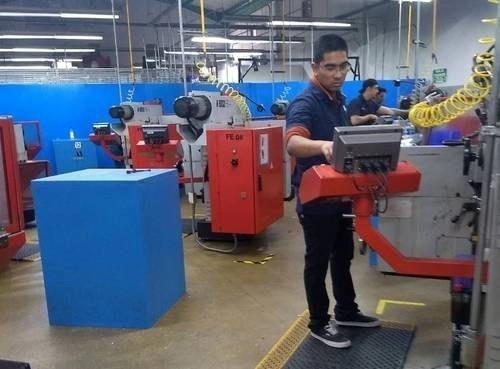 En el periodo neoliberal fue un fracaso la política salarial al punto de que si antes China captaba inversiones en función de los bajos salarios convirtiéndose en la “fábrica del mundo”, en los últimos años, los sueldos en México perdieron poder adquisitivo, dijo el Presidente. Foto Dora Villanueva / Archivo