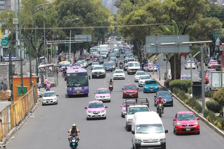 Circulación vehicular en Avenida Fray Servando, en la Ciudad de México. Foto María Luisa Severiano

