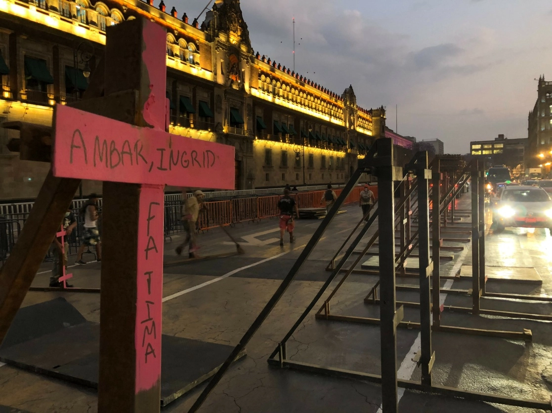 El Palacio Nacional en el Centro Histórico capitalino, un día antes de la marcha de feministas. Foto Luis Castillo
