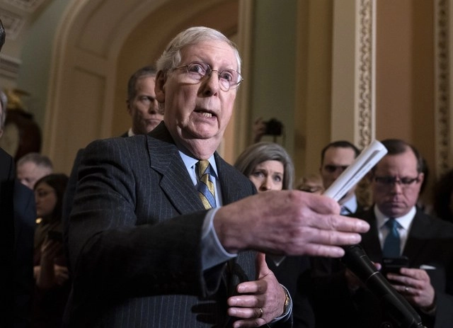 El líder de la mayoría republicana en el Senado, Mitch McConnell, hoy en el Capitolio, en Washington. Foto Ap