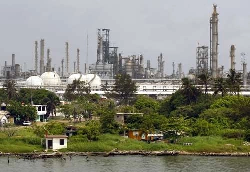 Refinería Francisco I. Madero de Petróleos Mexicanos, en Tamaulipas. Foto Marco Peláez / Archivo