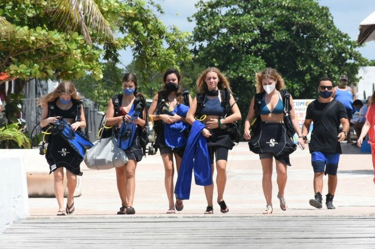 Turistas en Puerto Morelos, Quintana Roo. Foto Cuartoscuro/ archivo