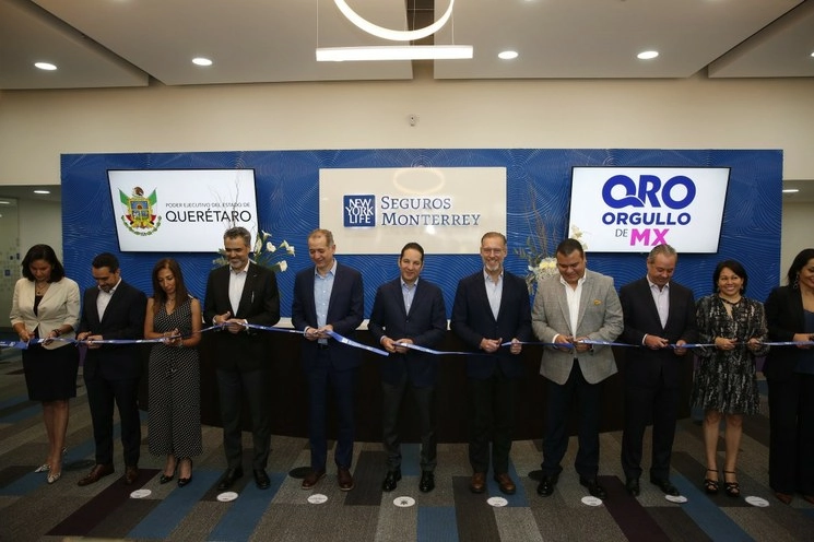 Inauguración del Centro de Operaciones de Seguros Monterrey New York Life en la ciudad de Querétaro. Foto tomada de la cuenta de Twitter @PanchDominguez
@SMNYL
