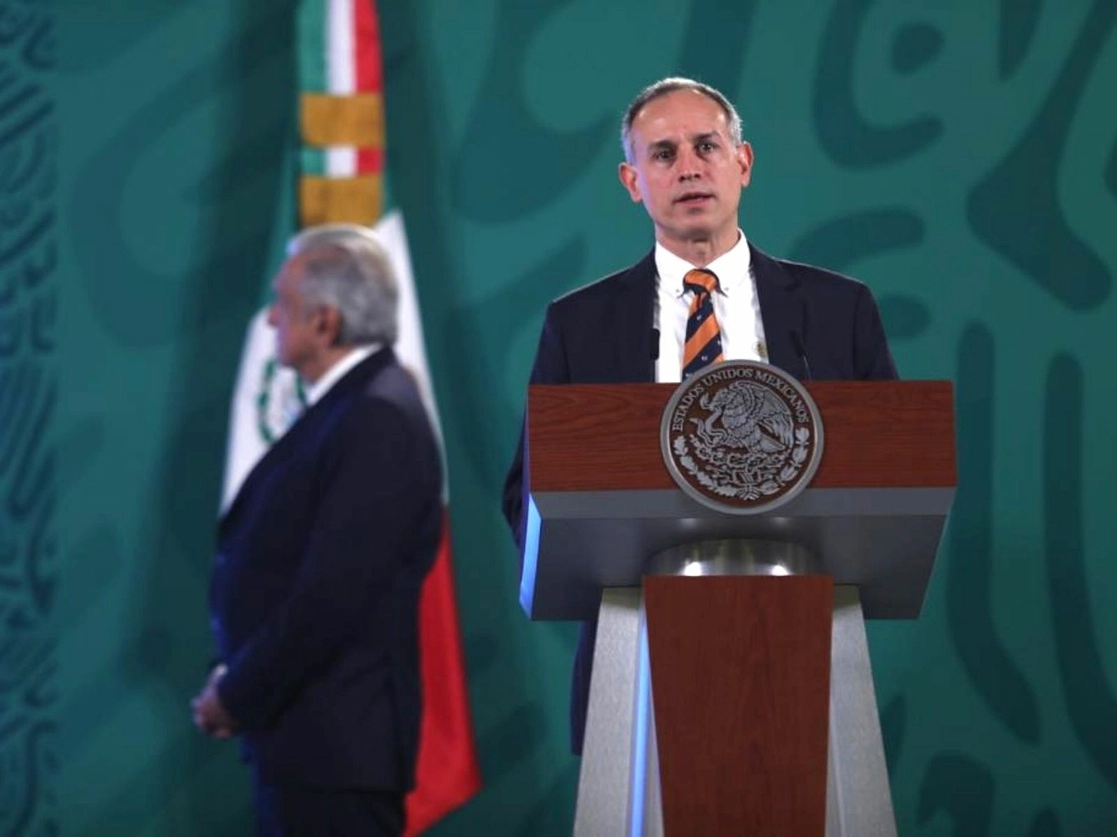 El subsecretario de Prevención y Promoción de la Salud, Hugo López-Gatell, informó hoy, durante la conferencia matutina del presidente López Obrador, que el próximo martes serán publicados los lineamientos para este proceso, cuyo registro será a partir del 1 de octubre. Foto Yazmín Ortega Cortés