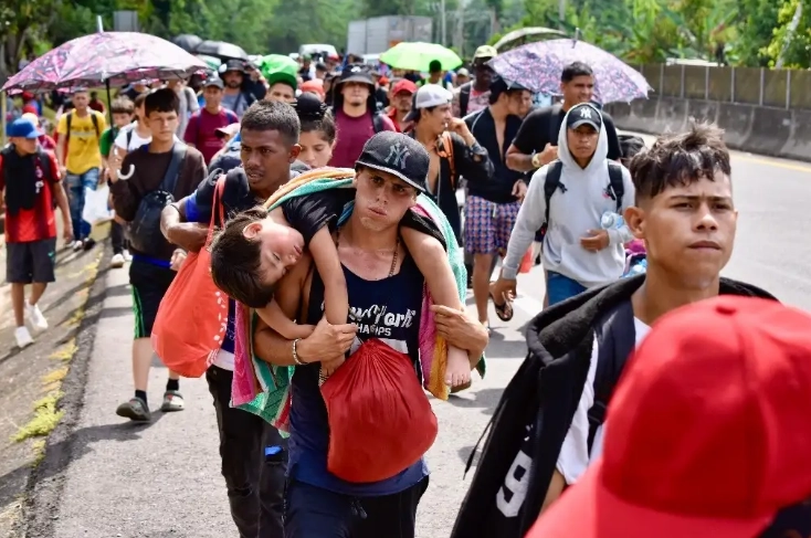 Migrantes en su camino hacia EU. Foto Edgar H. Clemente /Archivo