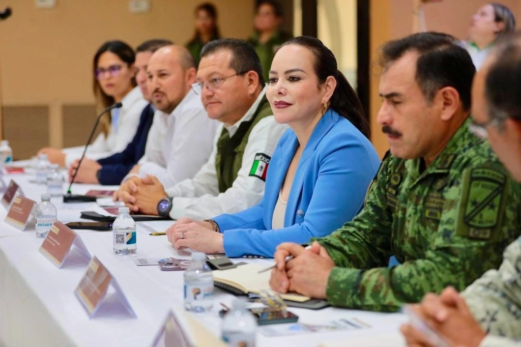 Autoridades durante la reunión para organizar el operativo. Foto del perfil de la alcaldesa