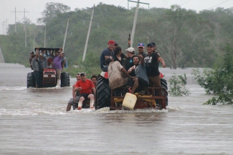 Inundación en la zona de Bacalar, Quintana Roo debido a las fuertes precipitaciones. Foto cortesía de Protección Civil de Quintana Roo / Archivo