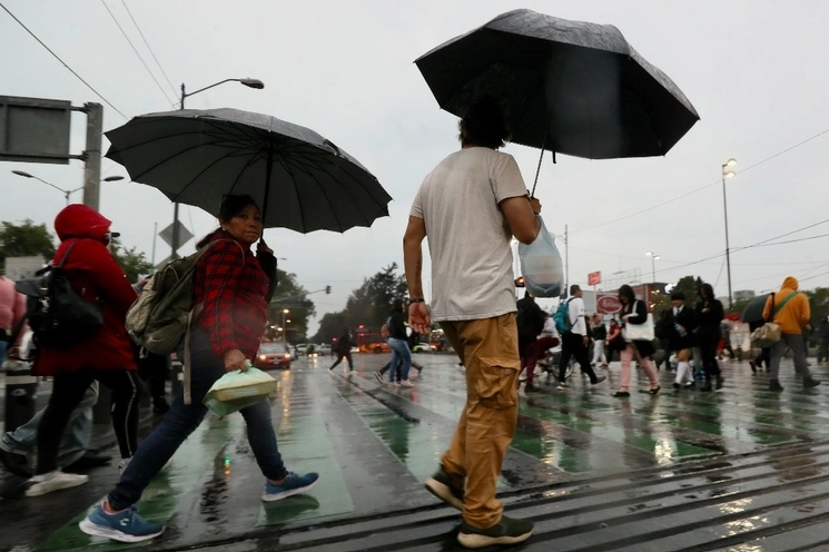 Se prevé que la noche de este domingo se registren fuertes lluvias en casi toda la CDMX. Foto Roberto García 