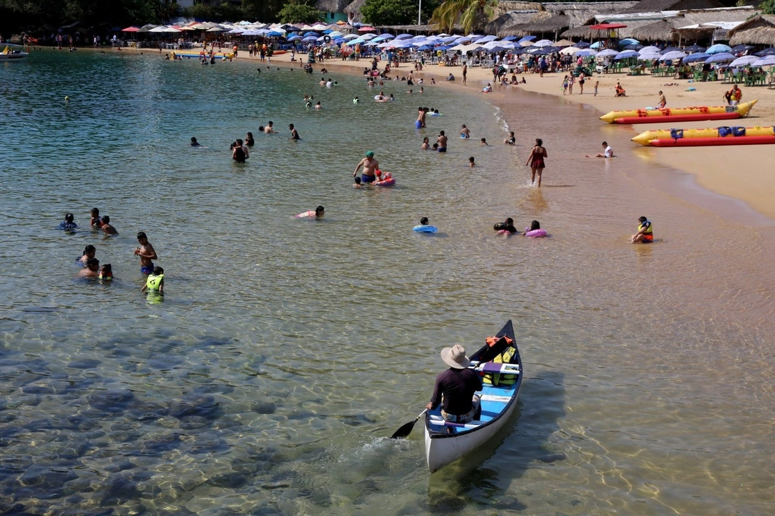 Vacacionistas en el Puerto de Acapulco, Guerrero. Foto Cuartoscuro / Archivo 