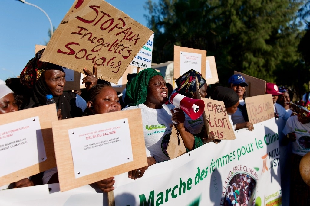 Marcha por el clima en Dakar, Senegal, que denuncia como las mujeres de las zonas rurales son afectadas por los efectos del cambio climático. Foto Ap