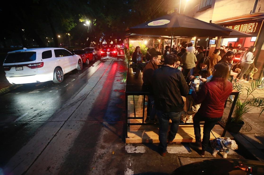 Un restaurante en la Condesa, durante la reactivación económica de la Ciudad de México. Foto Víctor Camacho / Archivo