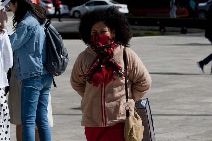 El gobierno capitalino activó la alerta naranja en tres alcaldías ante las bajas temperaturas previstas para este lunes. Foto Cristina Rodríguez