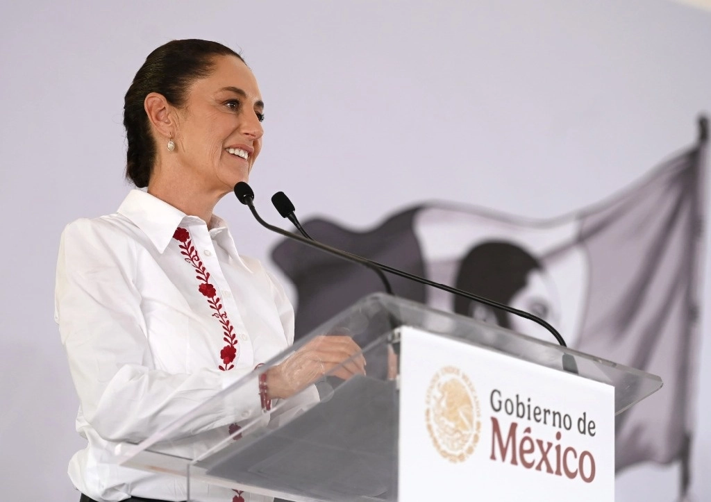 Claudia Sheinbaum, encabezó la entrega de tarjetas de la Pensión de Mujeres Bienestar en Chinantla, Puebla. Foto Presidencia