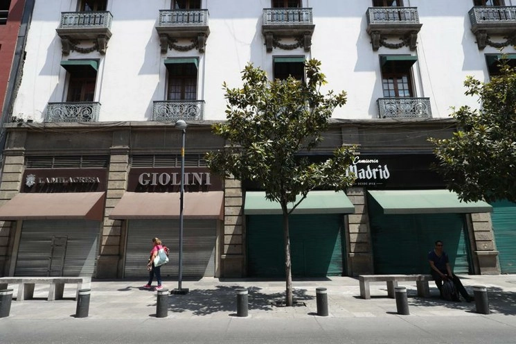 Comercios cerrados en el Centro Histórico de la CDMX tras la declaratoria de emergencia sanitaria por el Covid-19. Foto Yazmín Ortega Cortés