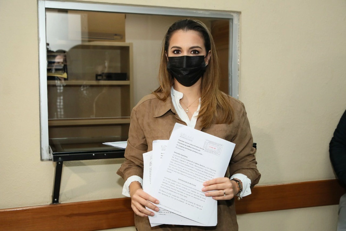 El grupo legislativo priísta presentó ayer una iniciativa de reforma al Código Penal del Estado, encabezado por la diputada Lorena de la Garza (en la imagen) y apoyado por las legisladoras Ana González González y Perla Villarreal Valdez. Foto tomada del Twitter de @DiputadosPRI_NL